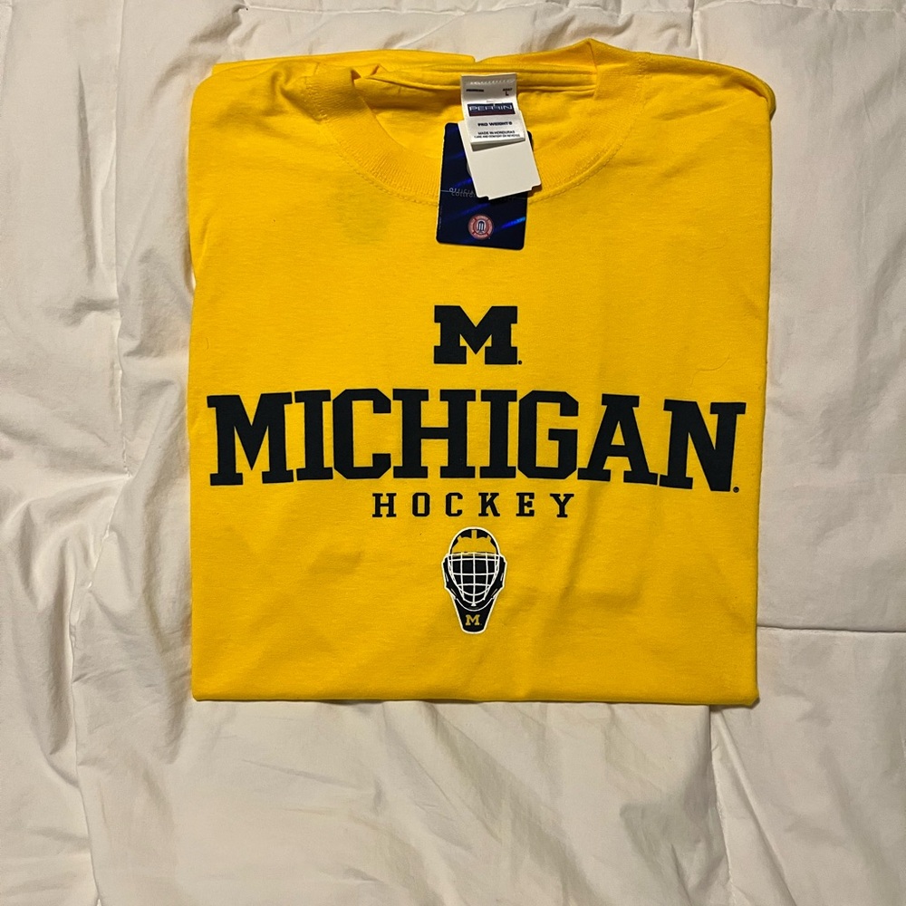 NWT Michigan Hockey maize T-Shirt